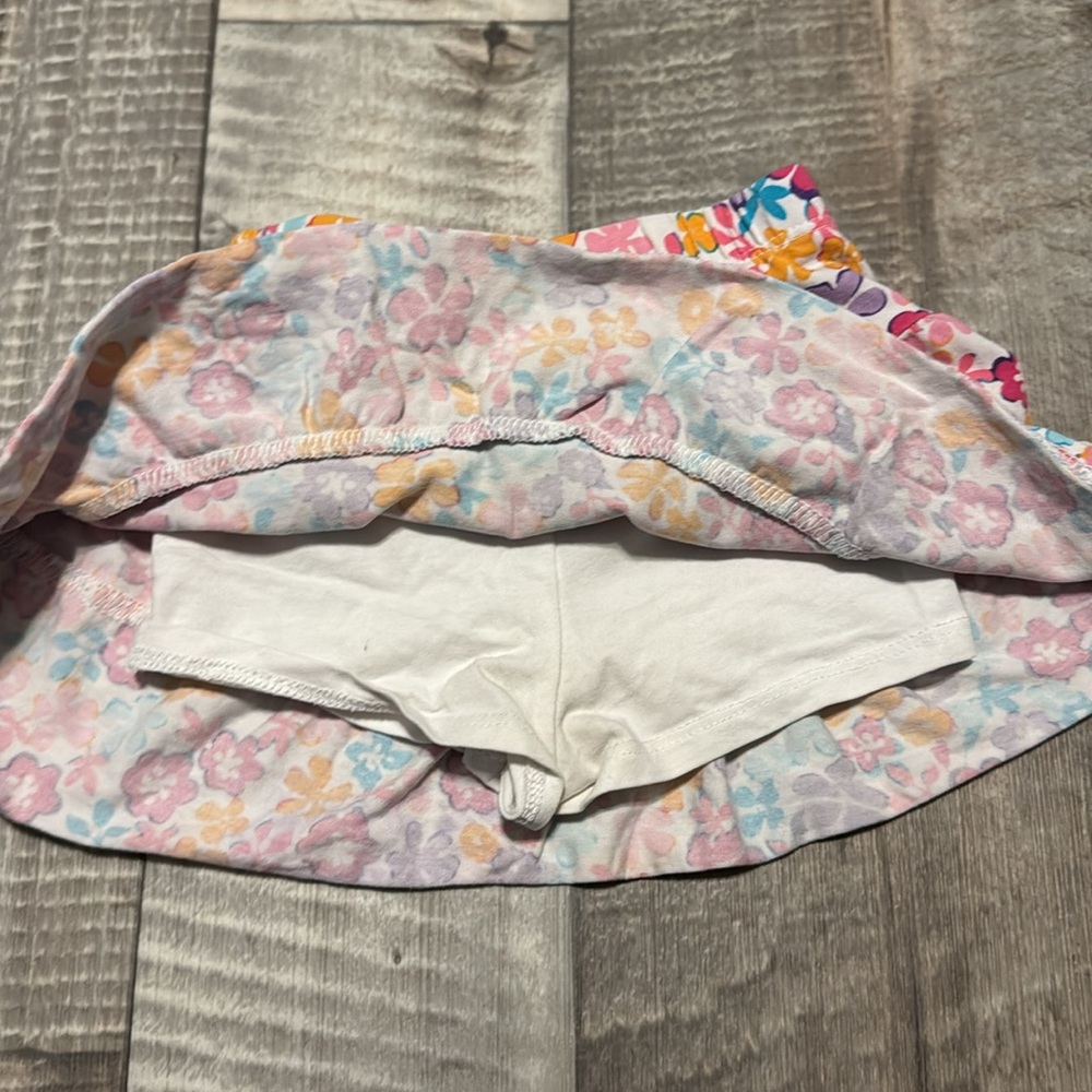 Lot of 3 Girl dress/shorts—size 12/18 months - Picture 6 of 10